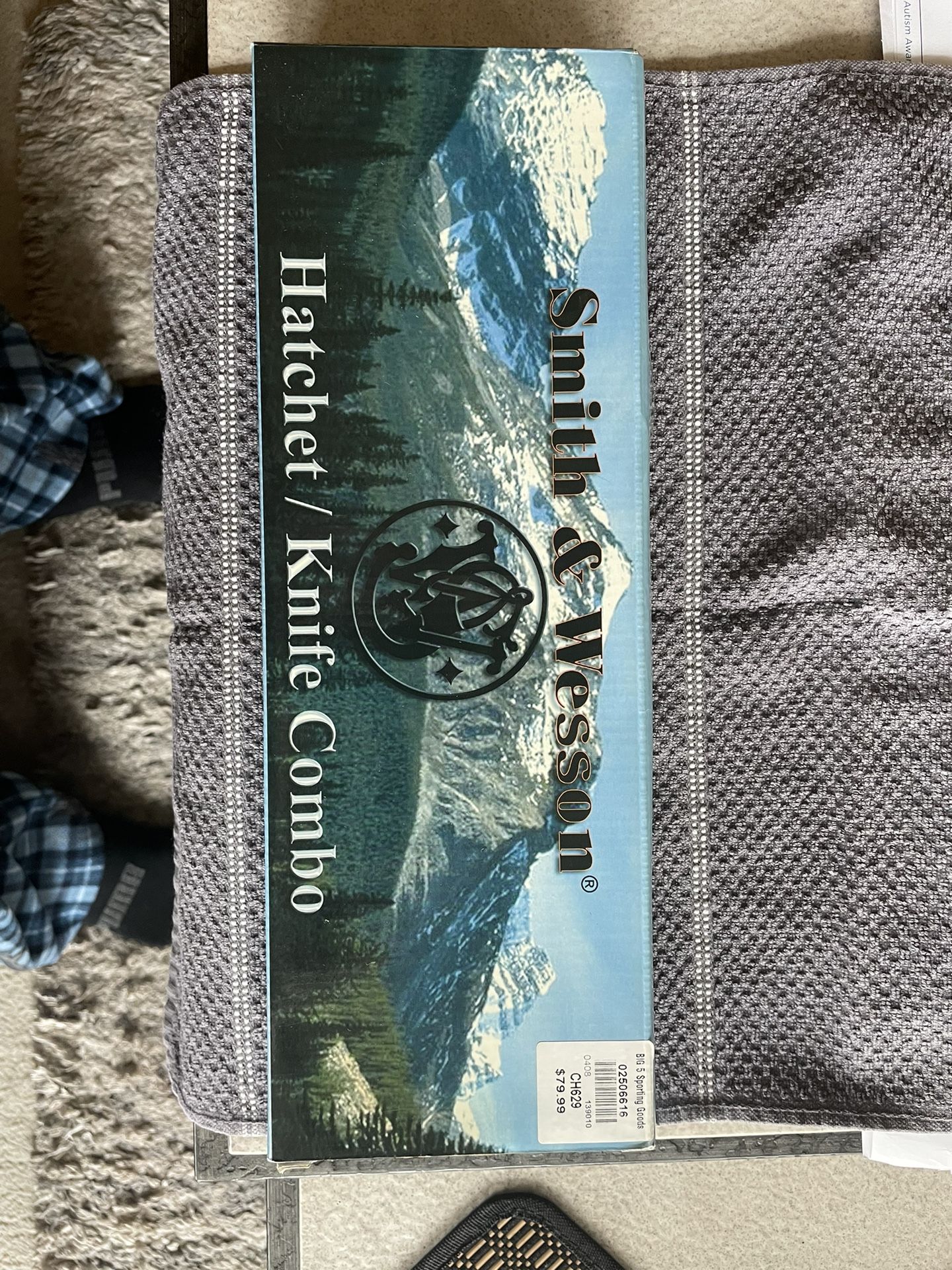 New In Box Smith And Wesson Hatchet/Knife Combo