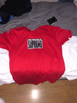 “Who the fuck is Supreme” Supreme Shirt size M