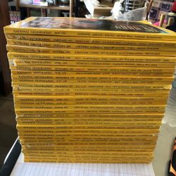 32 NATIONAL GEOGRAPHIC MAGAZINES 