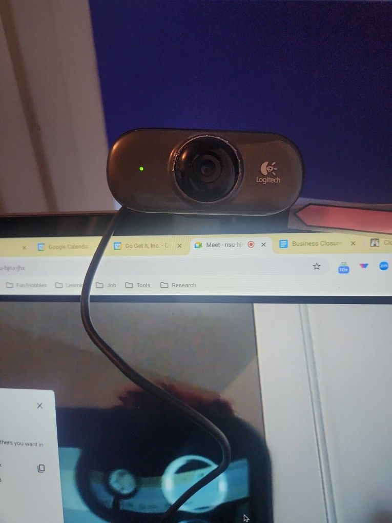 
Logitech USB Webcam – Works Great (Plug And Play)