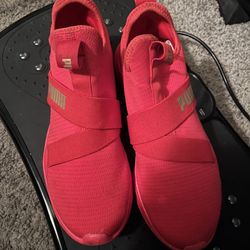 Red Pumas