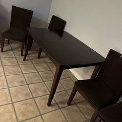 Solid wood dining room table w/ extender and  4 chairs