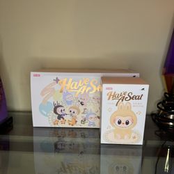 THE MONSTERS Labubu - Have a Seat Vinyl Plush (DADA)