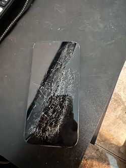 iPhone 13 (Cracked screen)