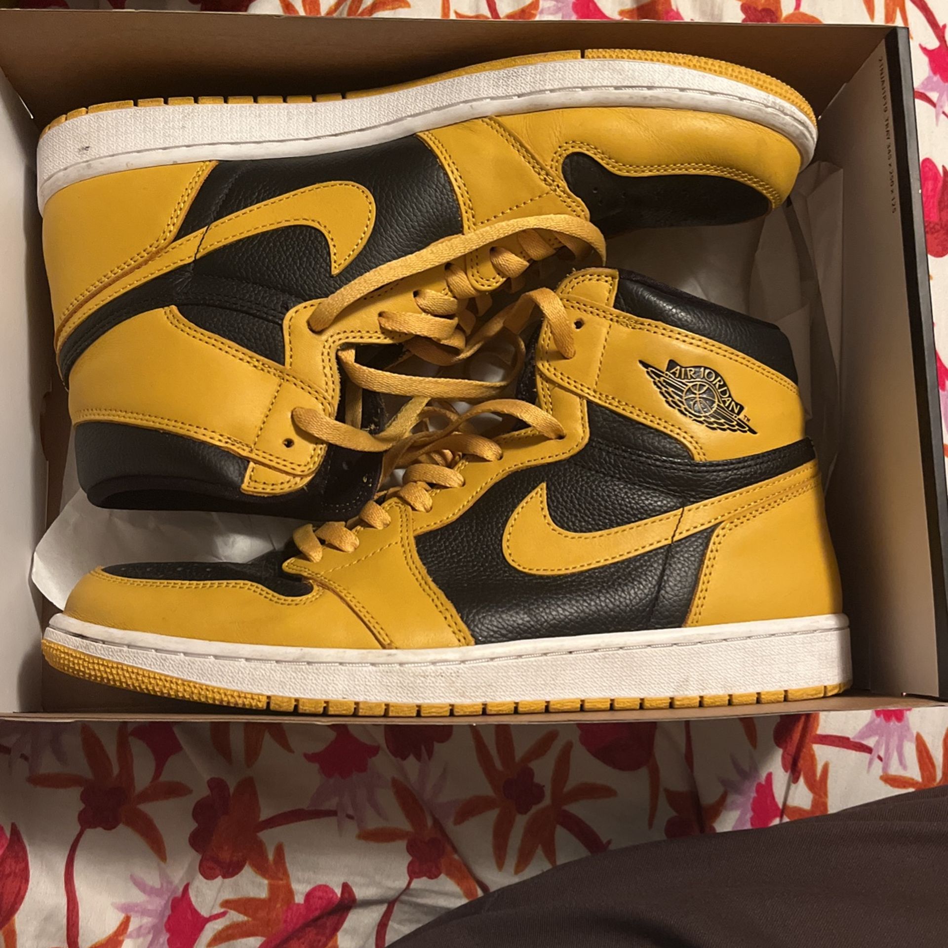 Air Jordan 1 Pollen.  Size. 13