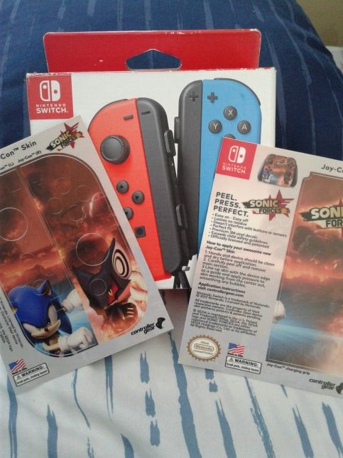 Nintendo Switch Joycons Red/Blue + Sonic Forces Controller Skins