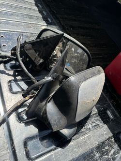 03-06 Tahoe power fold mirrors