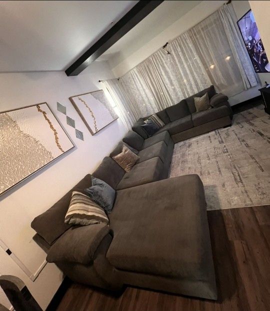 Big Beautiful Comfy Grey Sectional! 