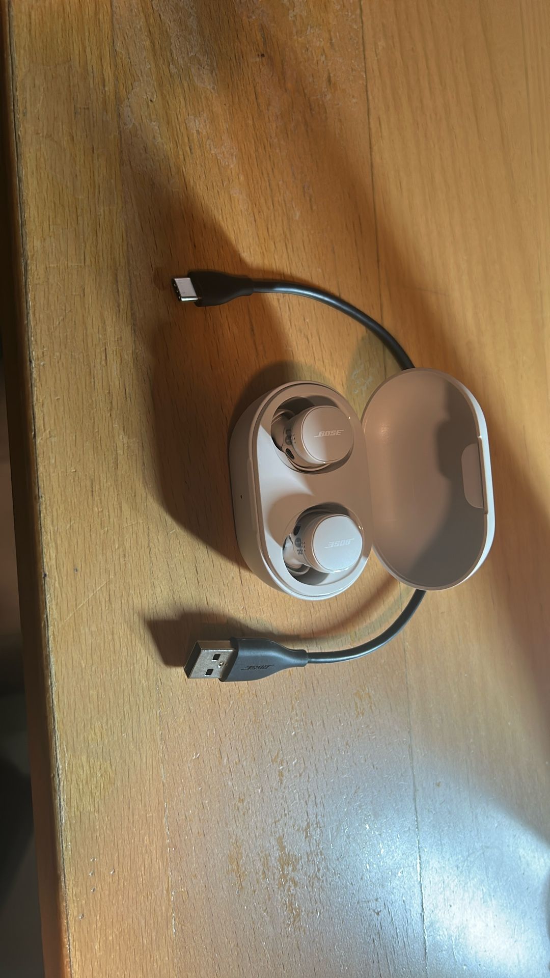 Bose Ear Buds With Charger 