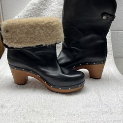 UGG Clog Boot Size W 8