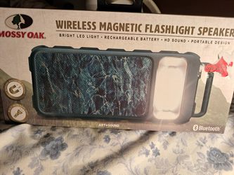 Mossy Oak Magnetic Flashlight/Speakers BT