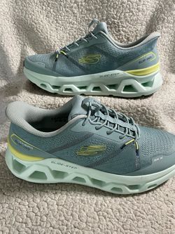 New Skechers slip ins women’s 9.5