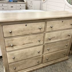 New Large Dresser 🔥🔥 SOLID AMERICAN MADE