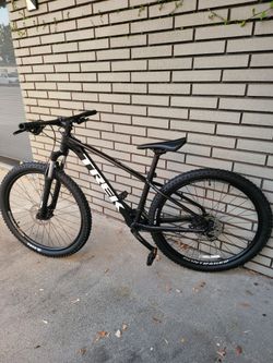 Trek Adult Small  wheels 27.5 Speeds Multiple  Hydraulic  Disc Brakes