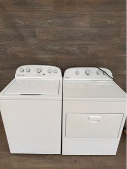 Whirlpool washer and gas dryer laundry set