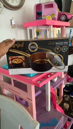 1.5 QT SAUCE PAN  With Tempered Glass Lid.     NEW 