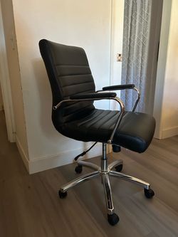 Black office swivel chair