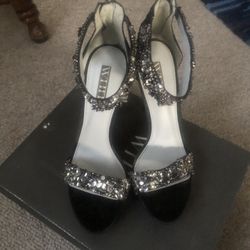Vera Wang Heels Size 8 BEAUTIFUL