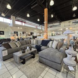 Gorgeous Sectional Dark Grey 💫 Brand New - All Pillows Include At Furniture Expo
