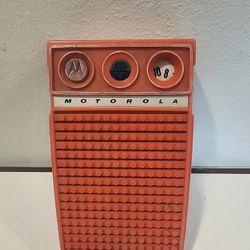 VINTAGE Orange Motorola 6 T Transistor Pocket AM Radio XP19 Works -