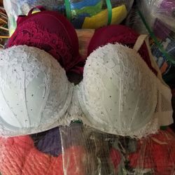 Pacas Pink Y Paquetes De Brasier Victoria Secret for Sale in Houston TX OfferUp