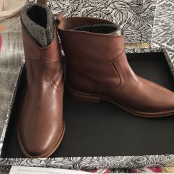 NWT Short Leather Boots from London Size 5