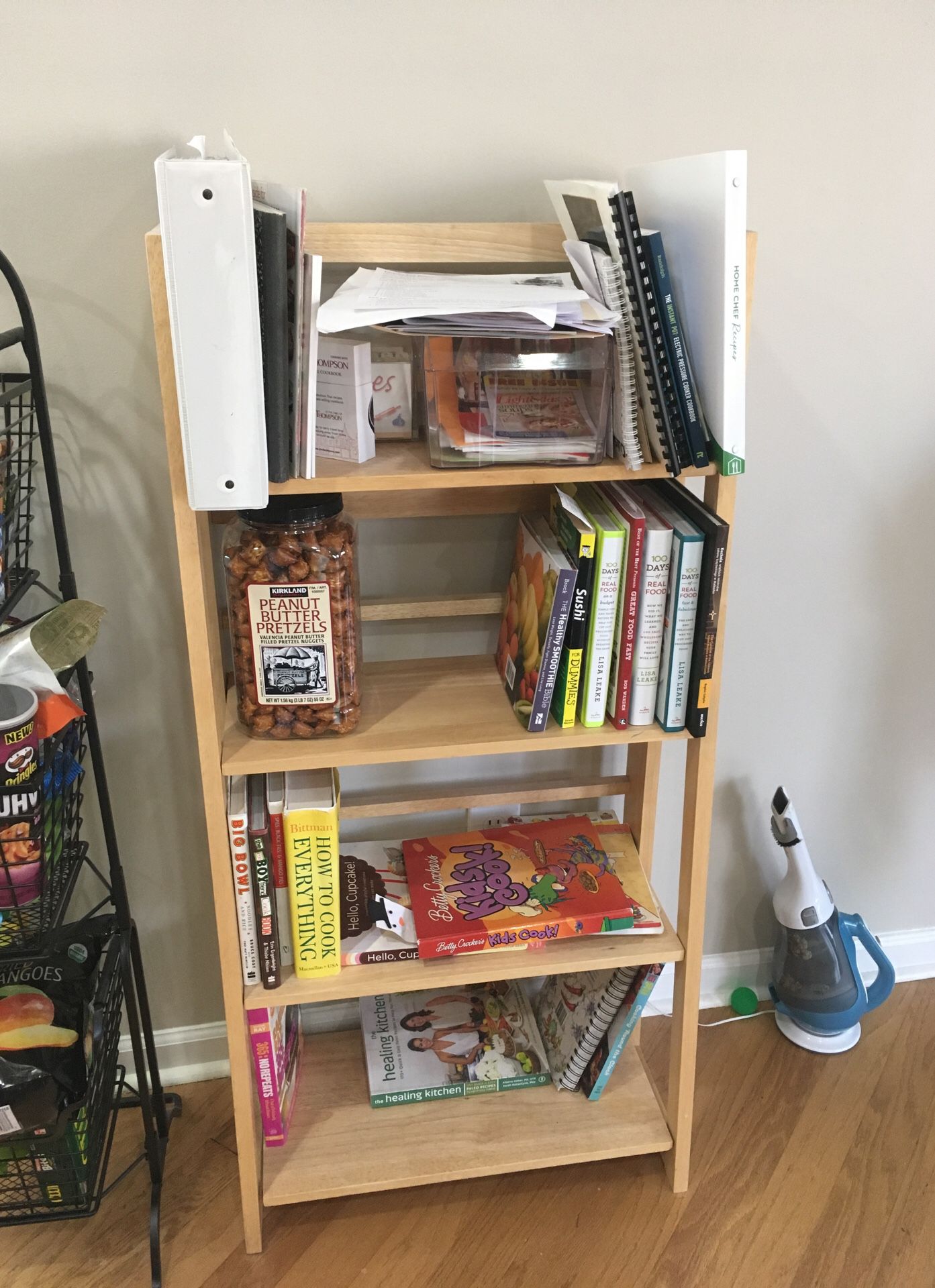Folding book shelf
