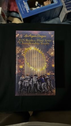 Los Angeles Dodgers, 2025  Rep￼lica World Series champion trophy