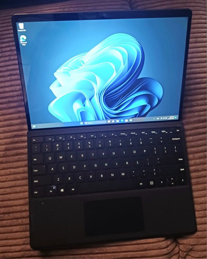 Microsoft Surface PRO 8 12.3" Intel Core i5-1135G7 8 GB RAM 256 GB SSD 2880x1920 LCD Intel Iris Xe Graphics Windows 11