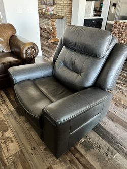 Recliner - PERFECT CONDITION