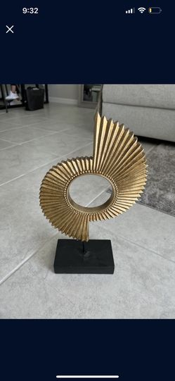 Decor Modern House Center Piece