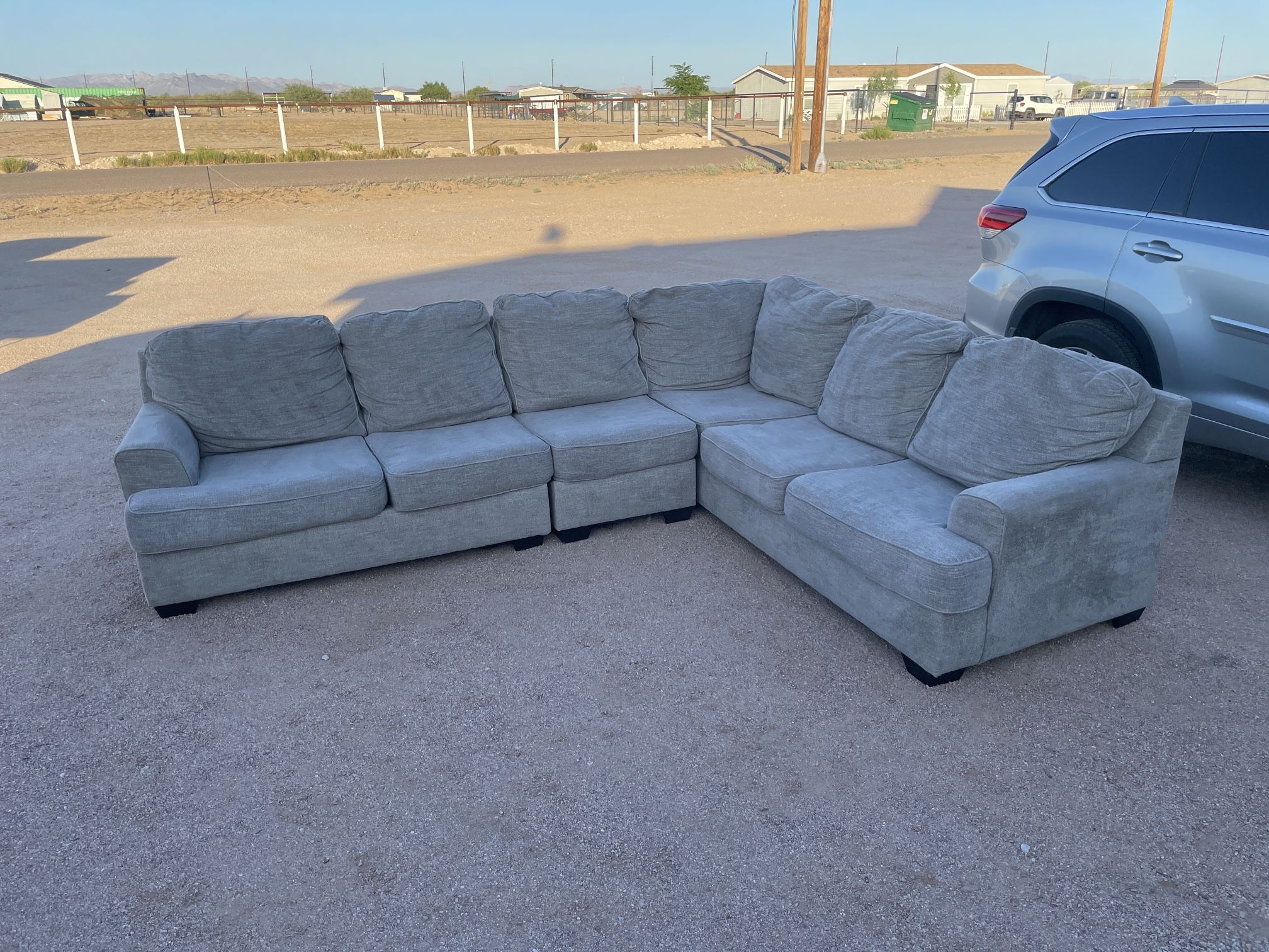 Free Delivery!!! 🚚 Beautiful Grey 3 Piece Sectional!