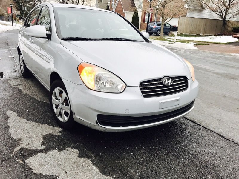 2009 HYUNDAI ACCENT: Like New : Excellent Condition