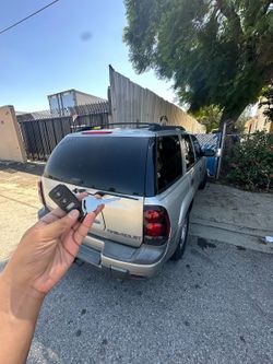 Car Keys N Remotes/ Llaves Con Control