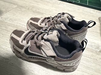 Kids Nike Vomero size 2