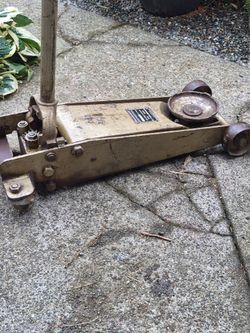 Heavy duty 3000 lb floor jack
