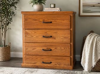 Solid Oak 4-Drawer Dresser – Sturdy & Beautiful Wood Grain