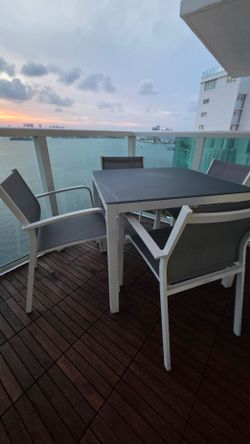 Outdoor dining table + 4 seats