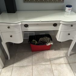 Desk/vanity Unique