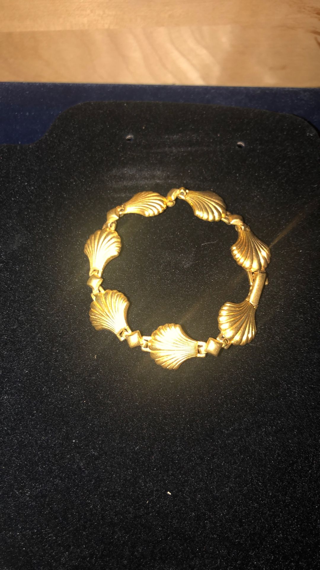 Vintage Avon Gold Plated Shell Bracelet