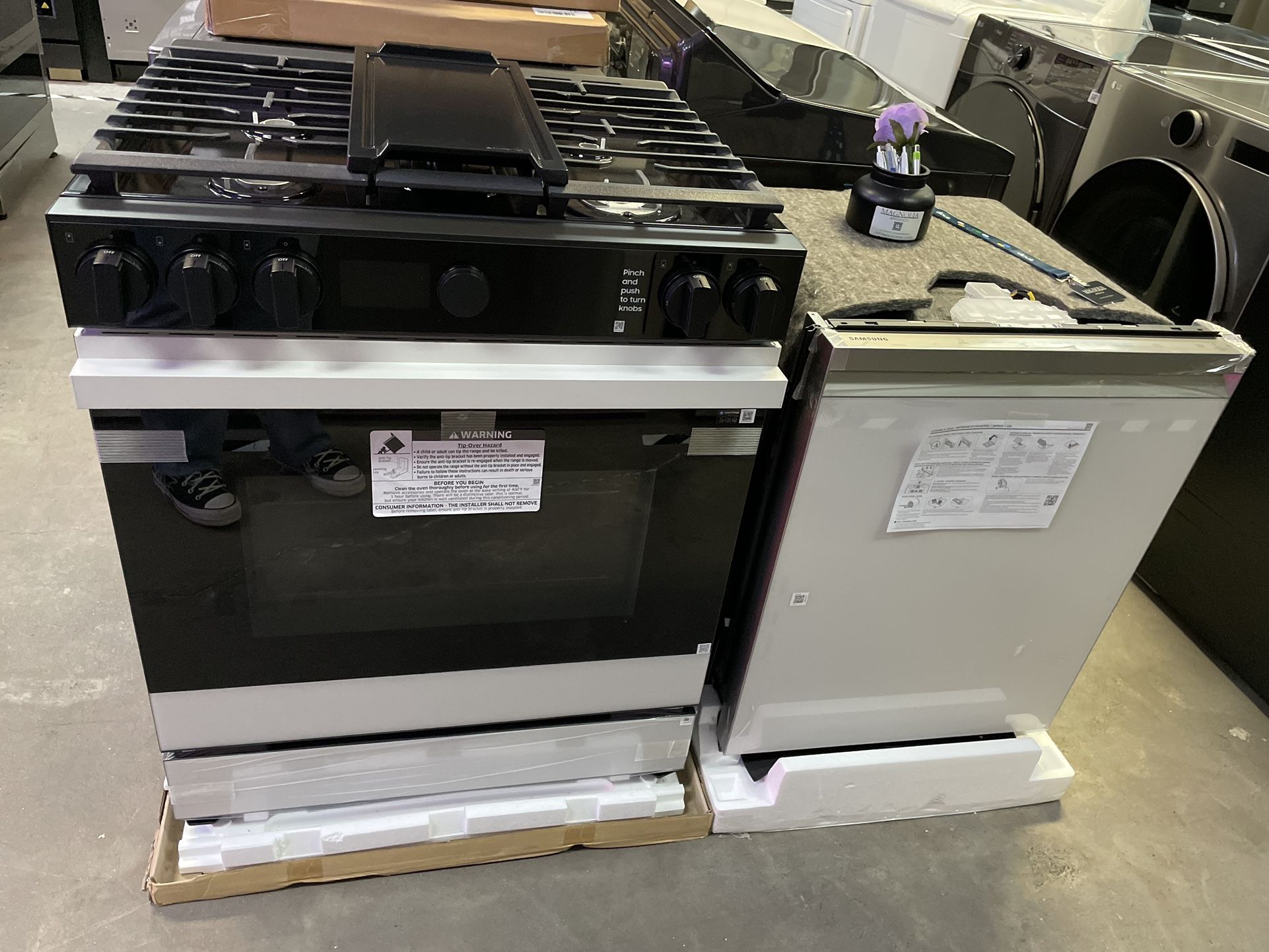 Samsung Bespoke 2 Piece Kitchen Bundle - Gas Slide In And Dishwasher In White Glass