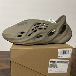 yeezy foam rnr sandstone 