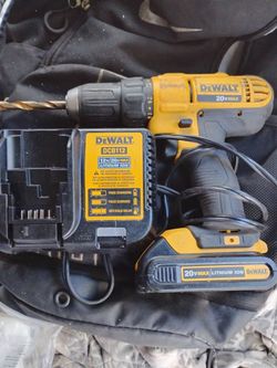 DeWalt 20v max 1/2" cordless drill driver