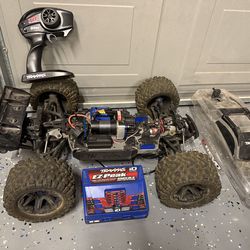 RC Traxxas EREVO 4x4 truck with duel charger included