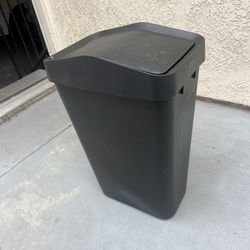 Black Kitchen trash Can With lid