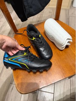 Soccer cleats size 2.5 youth