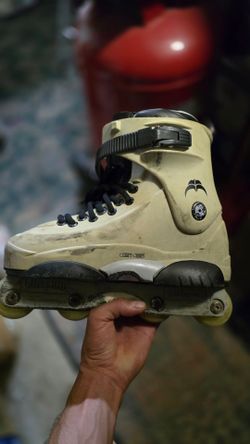 Razor G6 aggressive skates