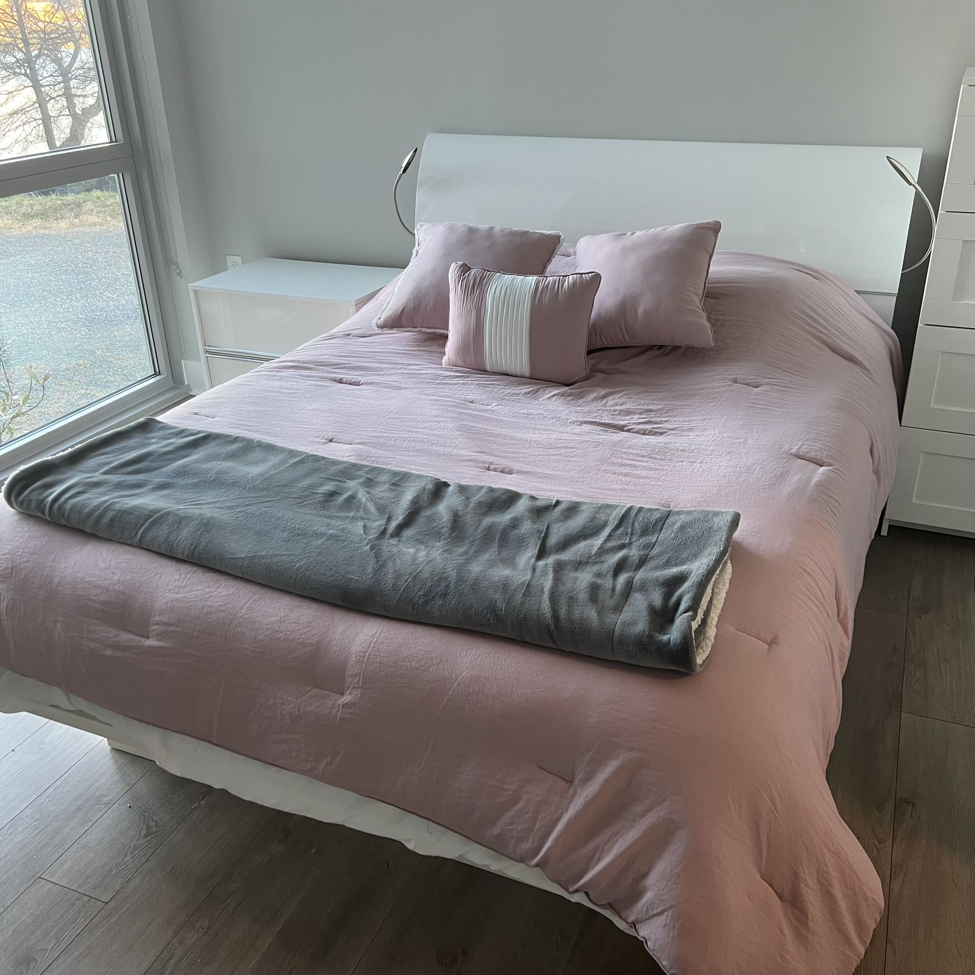 Queen Bed with Mattress and (2) End Tables