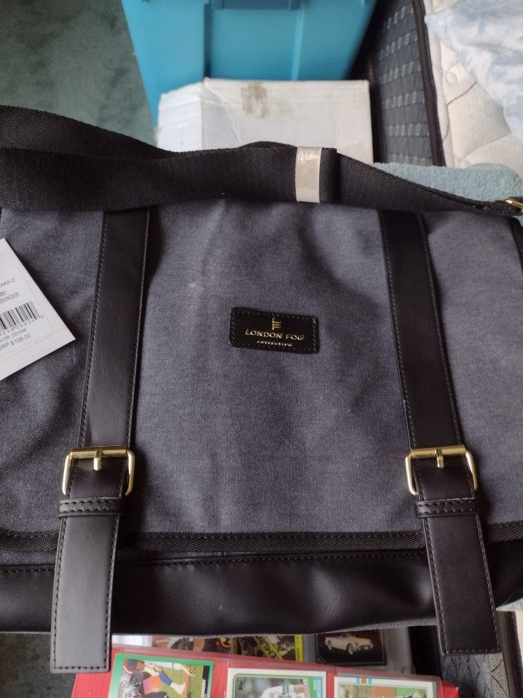 London Fog denim Messenger Bag. Never Used Been In Storage. Tagged $108.00. Cash Porch Pickup Redmond
