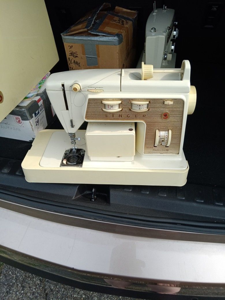 Singer Sewing Machine Touch And Sew 750